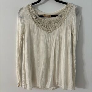 Carla Conti Elegant Silk Cream Blouse with Lace Detail
